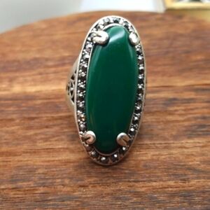Victorian oval emerald green vanity ring size 10 R367